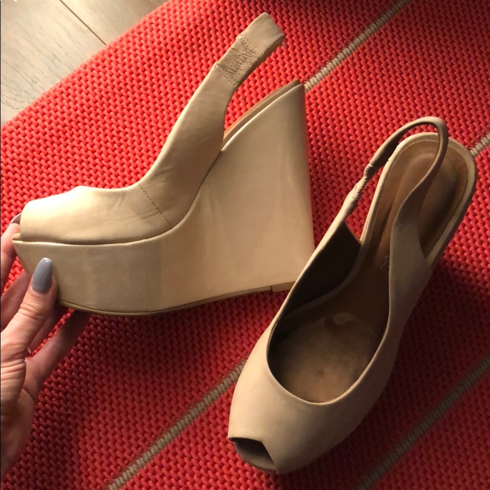 Aldo wedges 38.5